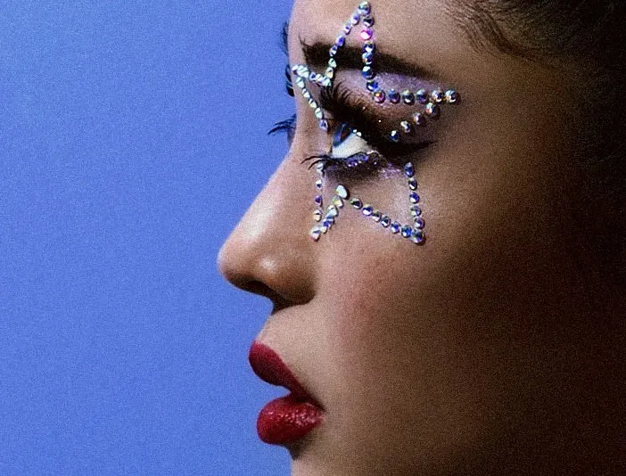 InsDaily|翻版Jennie？这个美女DJ凭“杰尼龟脸”出圈，肉肉身材甜中带辣…