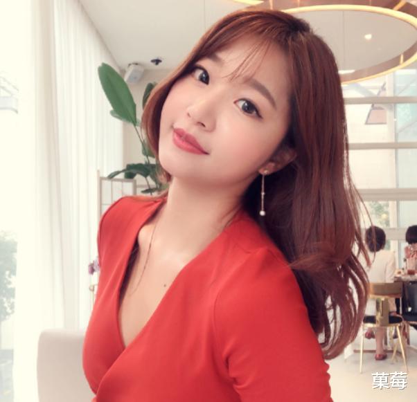 |90后辣妈跟儿子同框像“姐弟”，S型曲线太吸睛，这项运动功劳大