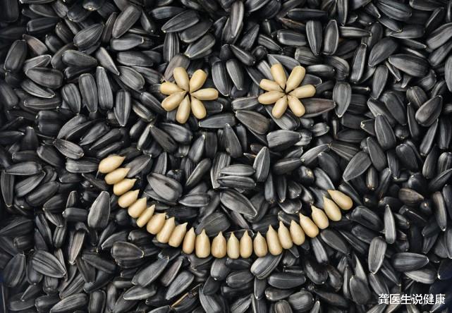 瓜子|骨密度-2.5以下不能吃瓜子？骨科专家：想要骨骼健康，2水果碰不得