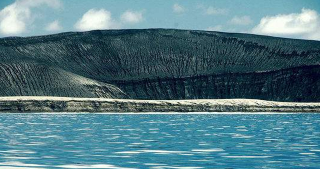 迅速加热附近海域水温至100℃,海底火山多危险?会水火不容吗?