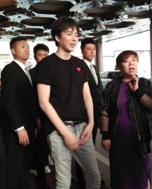 刘宇宁|刘宇宁：别吹了，生图没法看，自己长啥样心里清楚