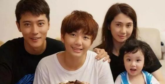 姐弟恋|相差17岁的“姐弟恋”修成正果，婚后迟迟没生养，丈夫直言压力大