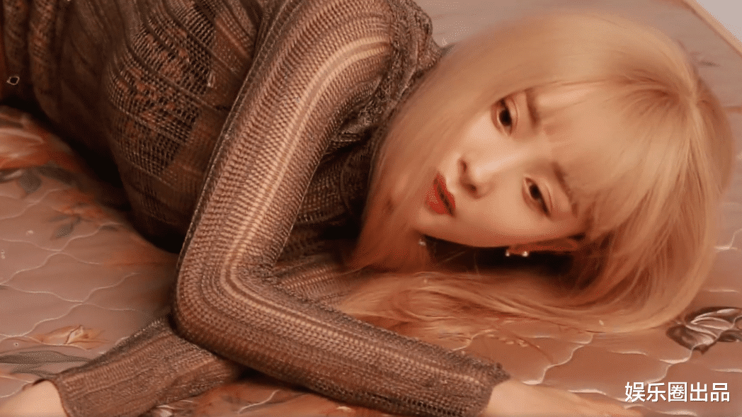 杨幂|杨幂才是真萝莉，34岁拍摩登大片，穿豹纹装状态不输00后