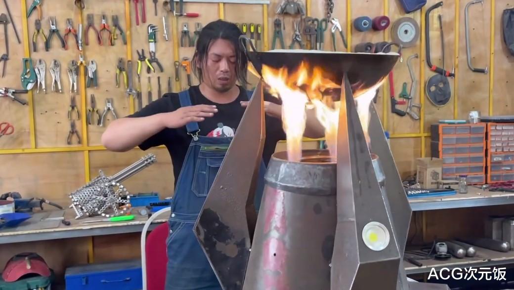 ACG次元饭 手工耿再现神操作，炒狗粮的锅拿来炒饭，新发明外形神似复联！