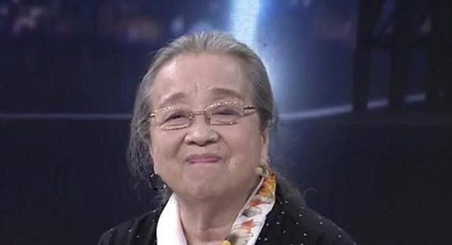 胡歌|看“容嬷嬷”28岁的照片，根本不像一个人，网友：比赵薇还美！