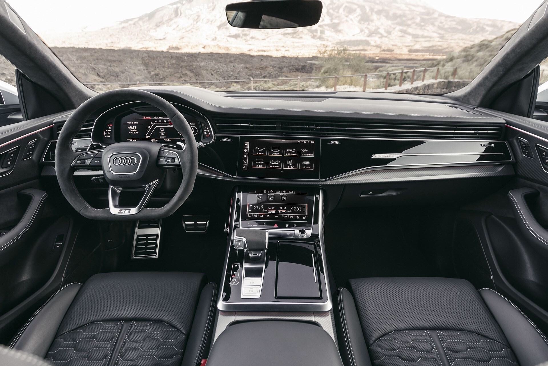 奥迪q8|明明是款性能车，却偏要把内饰做的这么豪华，有钱就为所欲为吗？