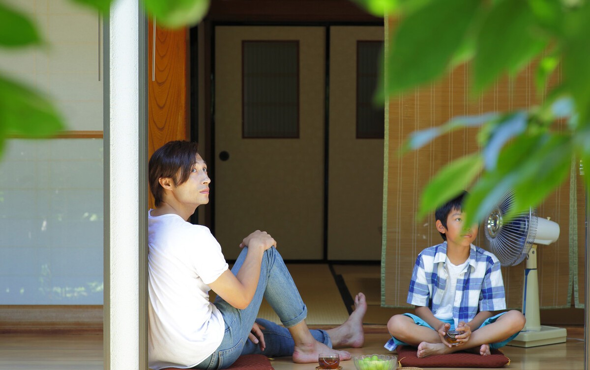 小李广育儿|姑姑带7个娃过暑假,给我们反思:去亲戚家吃住要不要给钱?