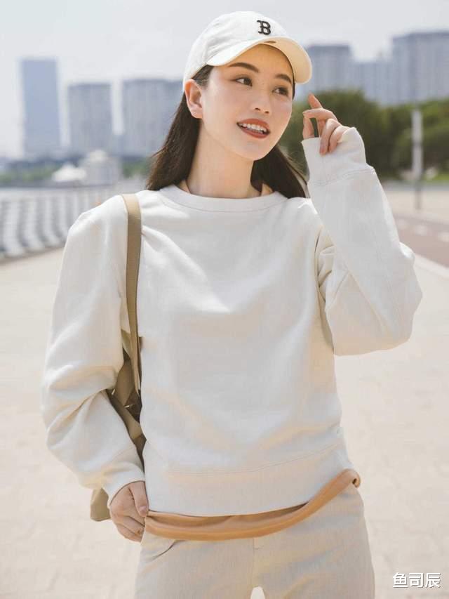 鱼司辰|秋天不必穿外套，今年流行这3种穿搭造型，不挑年龄还很好看