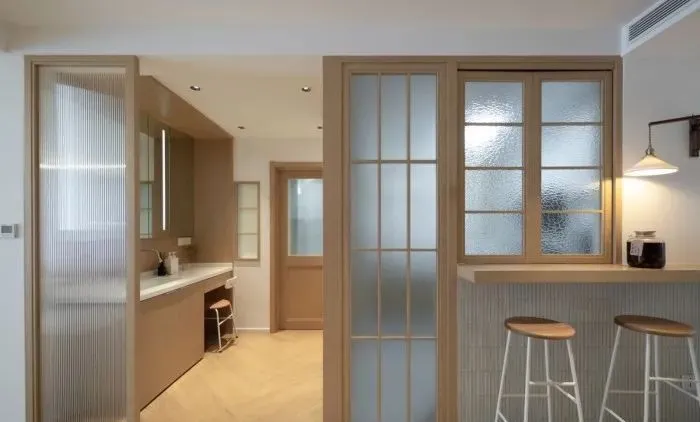 106平三居室,日式原木风格,餐厅卡座,厨房开窗+小吧台设计,大爱!