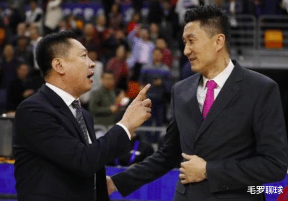 广东男篮|杜锋朱芳雨还未绝望，广东救命稻草现身广州机场，此人比马尚还强