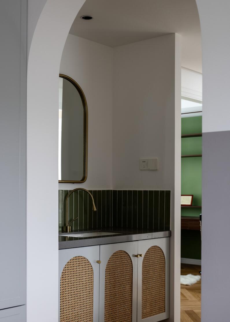 不愧是文艺女青年的家!布局打破常规,色彩古典雅致,太抢眼了