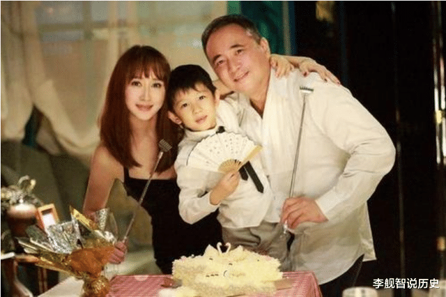 胡静|为让妻子睡安稳觉，丈夫主动切掉器官，身价百亿却“独宠”她11年