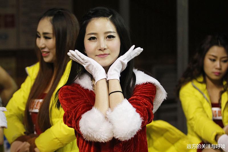 聚会|办公室的尴尬:被误解与美女同事穿情侣装