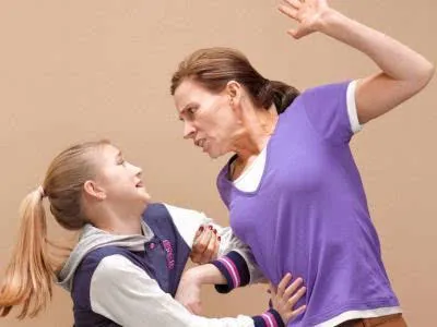 启达小课堂 作业没写完,妈妈用热锅铲烫伤女儿两次!被撤销监护权…