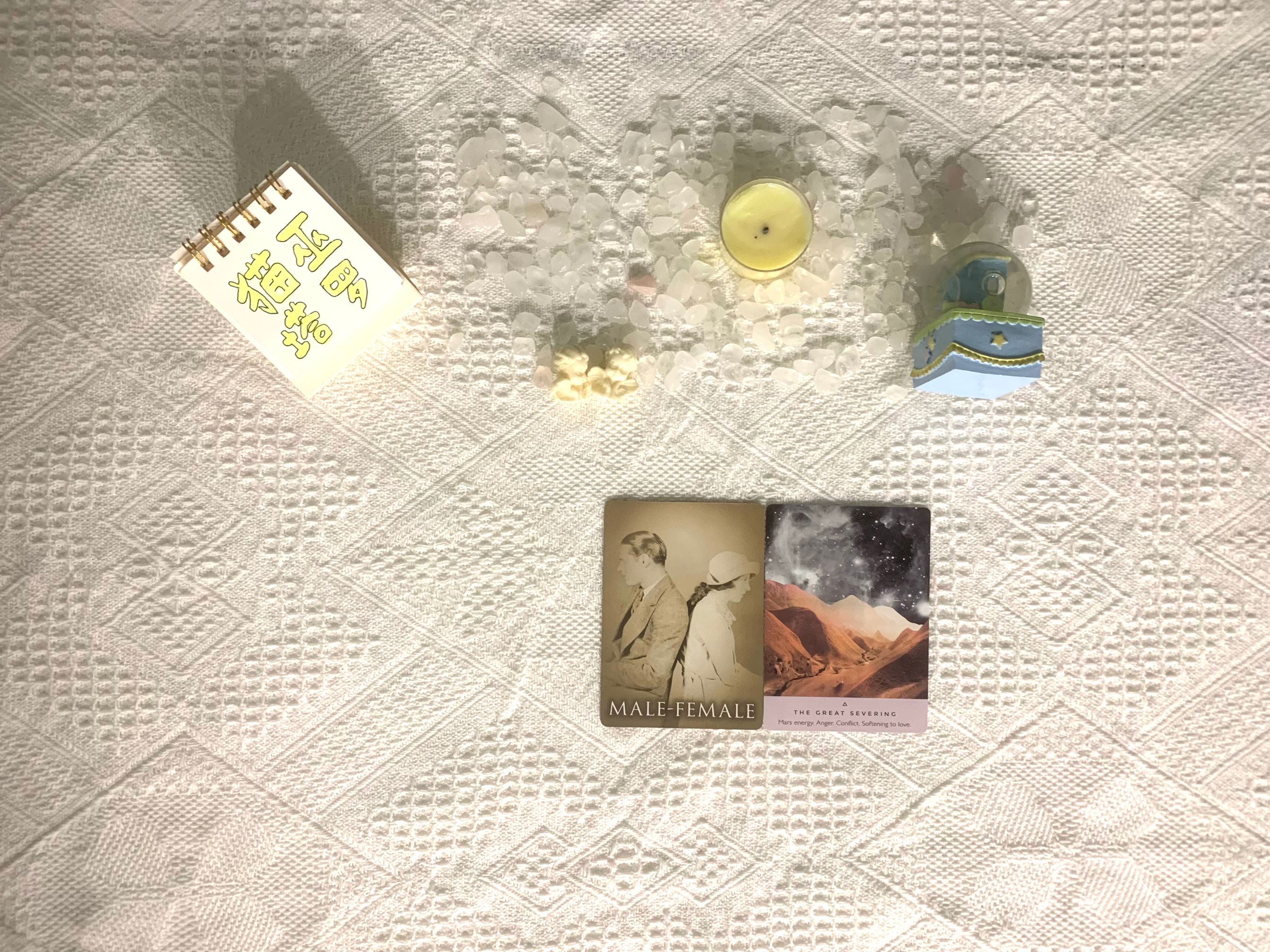 猫巫塔罗|猫巫塔罗:双子座未来半月运势,担心的一切藏于心底,保守着去爱