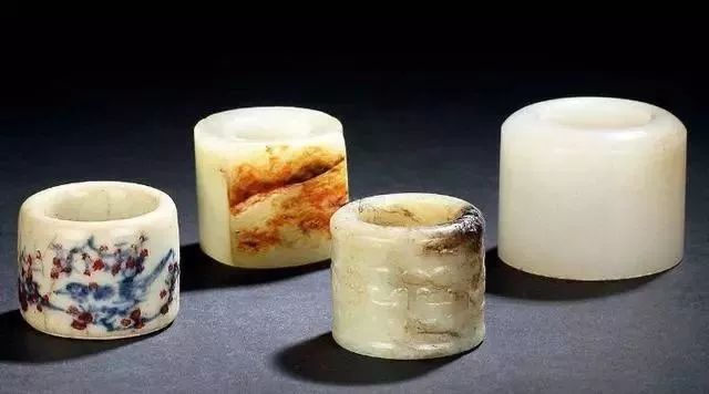 鼻烟壶|别戴大金项链子了，中国男人传统的几大首饰是这些！