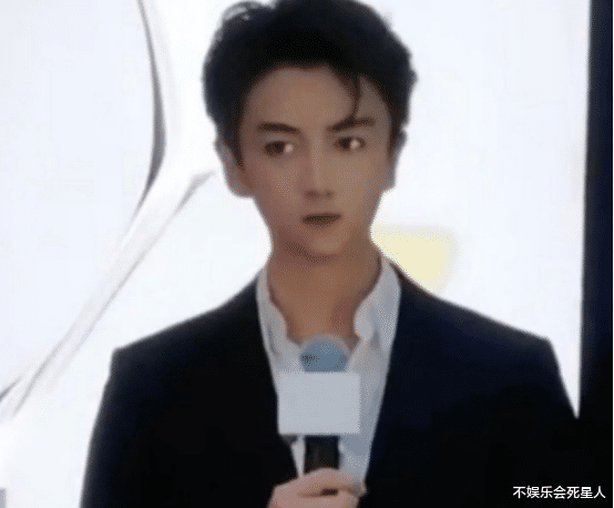 浙江卫视|33岁陈晓出席活动,这侧脸生图杀堪称一绝,幸福全部洋溢在脸上