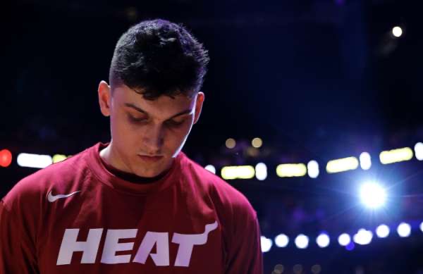 詹姆斯·哈登|放弃哈登,再见4500万!仅打4场就赛季报销!你们全都被他骗了