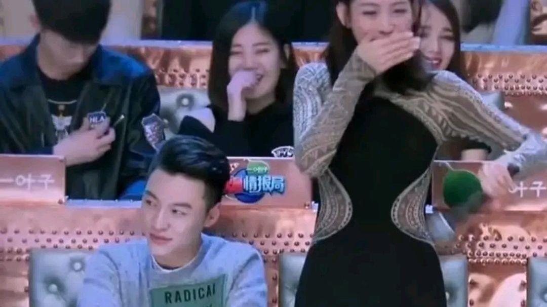 钱枫|镜头之下，钱枫早就暴露了，一位女嘉宾刚举手，钱枫就藏不住了