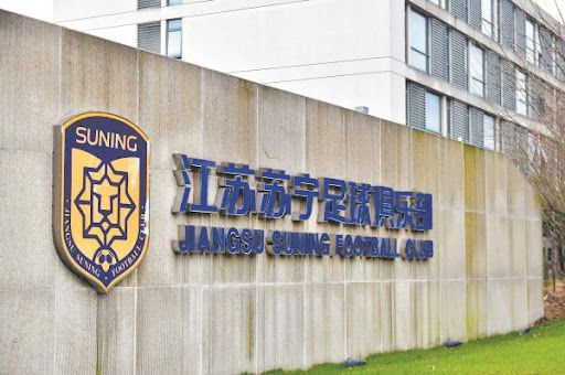 中国足球|1年16队解散！8冠王也要完！欠薪的中国联赛，他们却成了特例