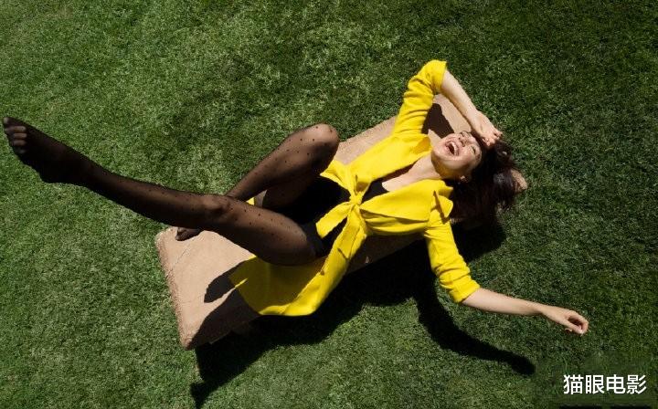 张文慈|36岁盖尔加朵身材好，一袭长裙秀香肩，称神奇女侠片酬仅30万美元