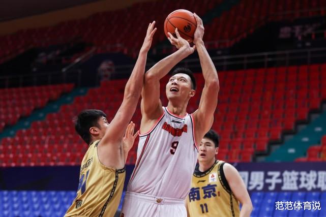 广东男篮|平均身高2.07米！广东宏远五大阵容有亮点，杜锋培养他真尽力了