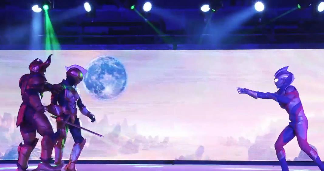 舞台剧|奥特曼新舞台剧特利迦惨遭三位QQ生命体围殴 剑悟：是不是玩不起