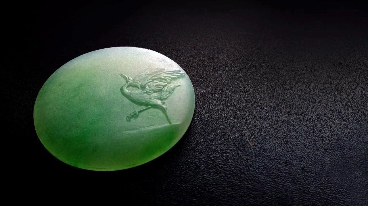 翡翠|翡翠雕刻中讲究的3个规律5个细节，你注意到了嘛？