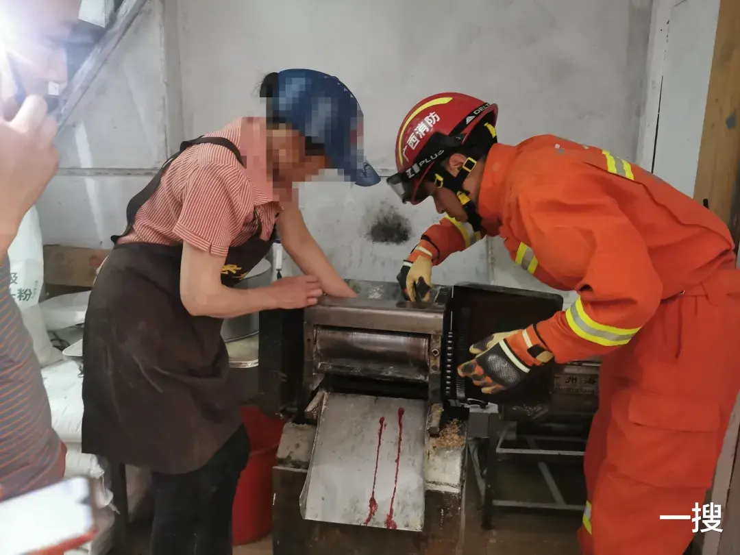 一搜 广西一女工左手卷入压面机，紧急救援取出后画面触目惊心