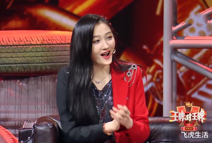 |王牌家族最卑微的成员，所有人坐着唯独她站着，全程只有十秒镜头