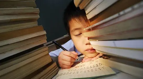 糯妈育儿经|小学生作文《我的书包》走红,字迹工整、表达清晰,才华惊艳众人