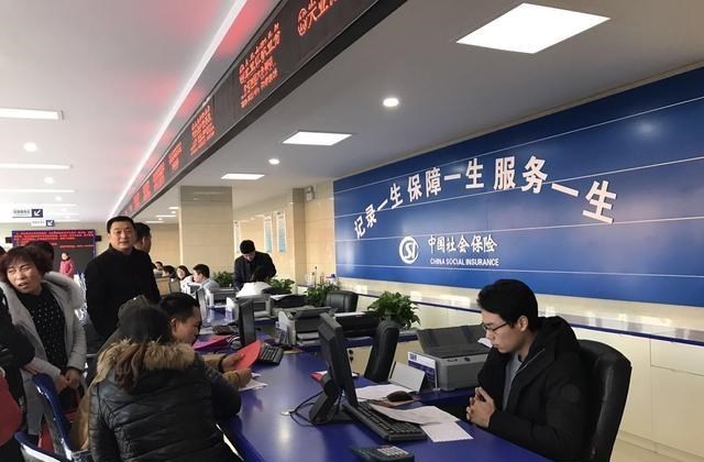 梵恩诗伊宁哥|社保又迎“调整”？返聘人群可不交，档案留在学校的可等毕业再交