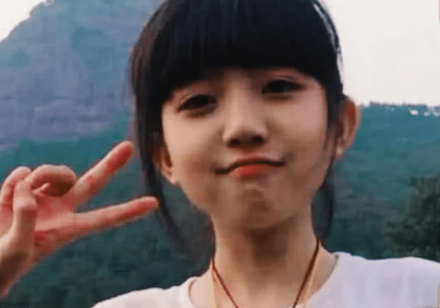 杨采钰|当年爆红的“剪刀手女孩”，富豪许诺要等她10年，现如今怎样了？