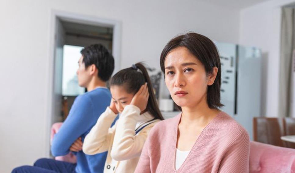 乘梦的小视界|高考后离婚率飙升,父母靠孩子维系婚姻,可能反而伤害了孩子