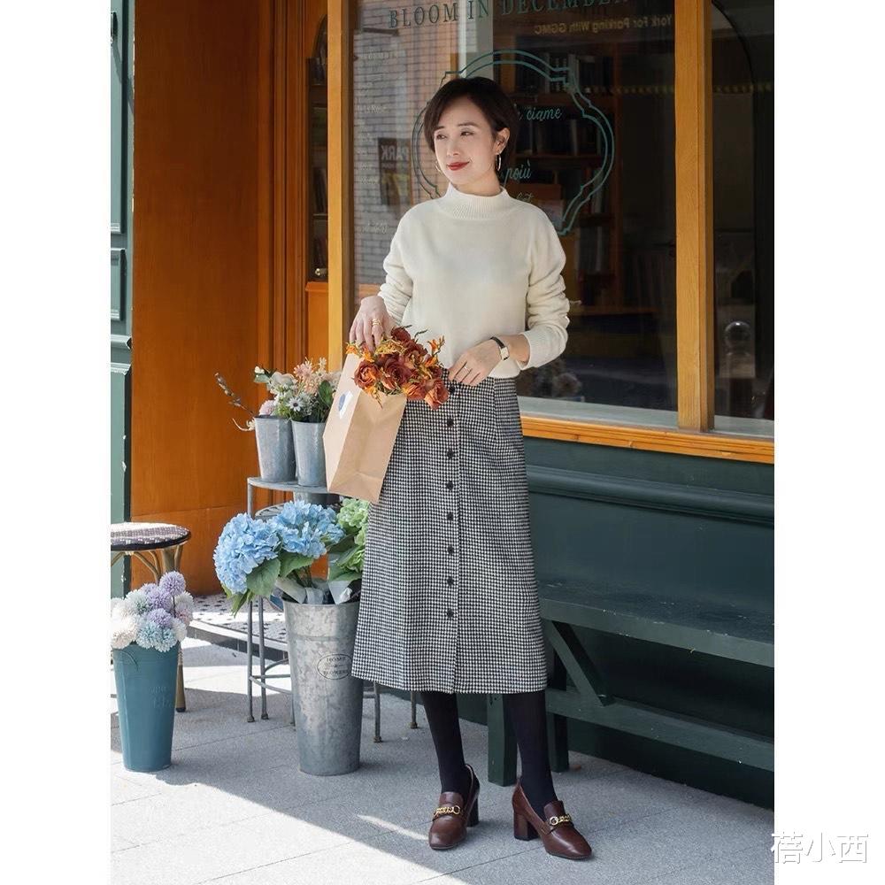 蓓小西 多穿“半身裙”，搭配西装、针织衫时尚又优雅，秋季的最in存在