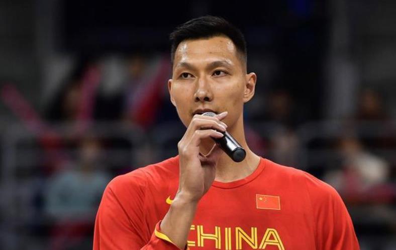 赵睿|男篮12人即将亮相，赵睿郭艾伦美式后卫扛大旗，易建联有新任务