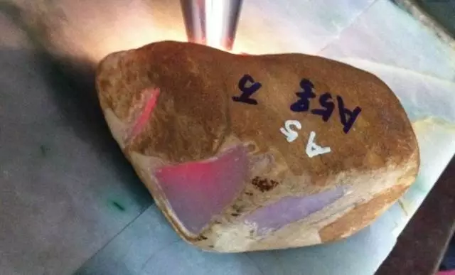 翡翠|翡翠原石的“山水”之分，也是价值的分水岭