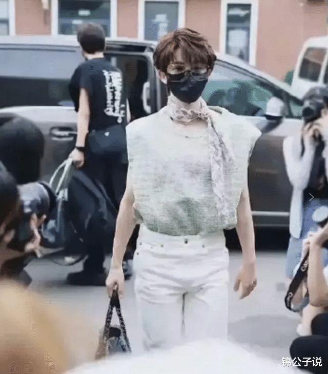 鹿晗|“扫娘风暴”后续：鹿晗晒照转型，留给流量鲜肉的好日子，不多了