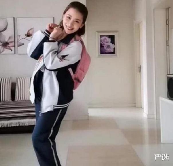 校服|42岁“校服妈妈”走红网络，颜值不输“校花”，这一运动或是功臣