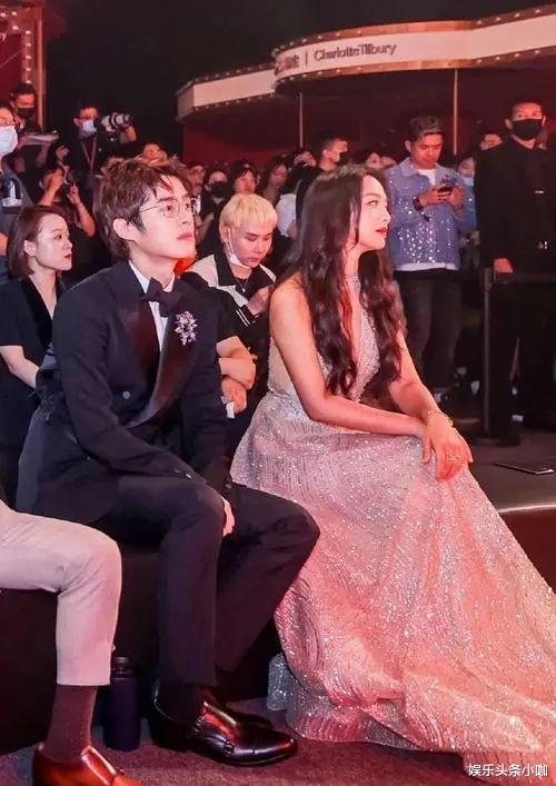 北美|撩衣大秀事业线，昊然弟弟都扛不住！