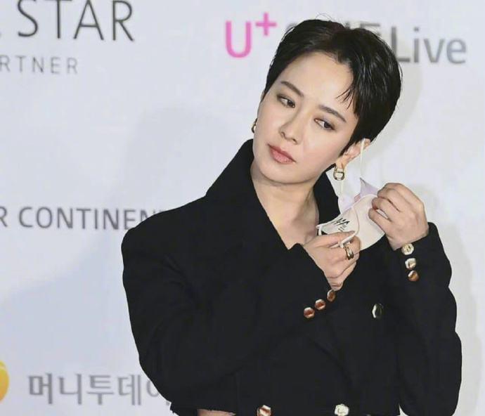 雄狮少年|宋智孝造型继续挨批，《RM》成员狂赞好看，疑帮忙解围