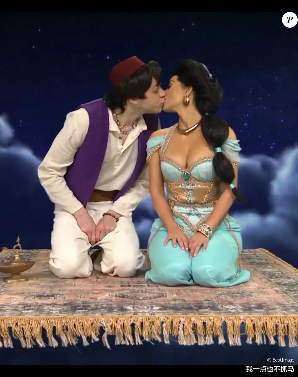 卡戴珊|卡戴珊遭新欢姐妹双重背叛！直接取关：塑料友谊！鲜肉靠不住！