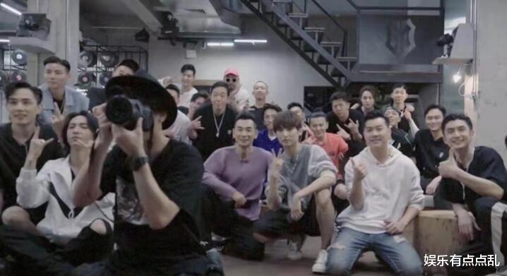 赵文卓|张丹露曝《哥哥》成团后, 赵文卓推掉了很多活动, 原因逗笑全场