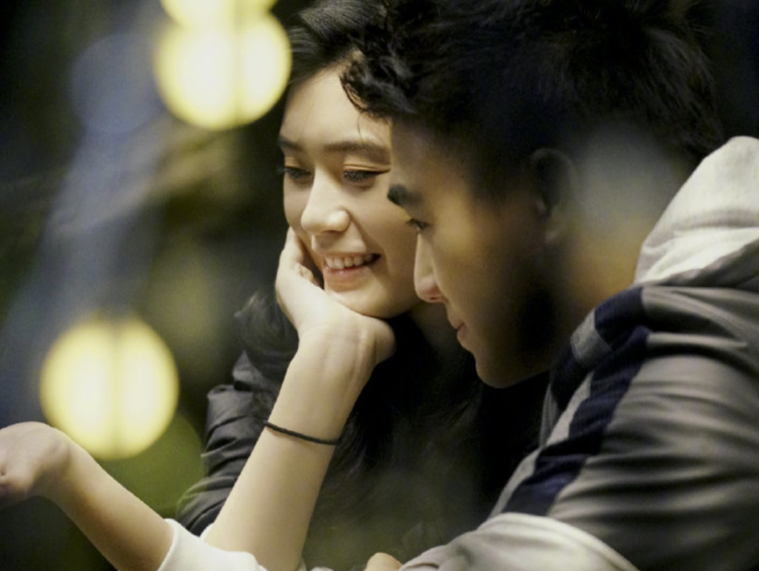 奚梦瑶|奚梦瑶二胎孕肚保护到位，上围发育略显臃肿，灵气不再显笨拙！