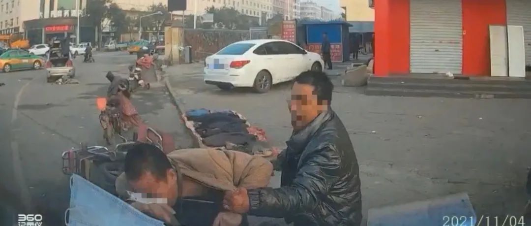 案件通报|“歹徒拎着带血的刀，我一脚油门就踩了下去！”