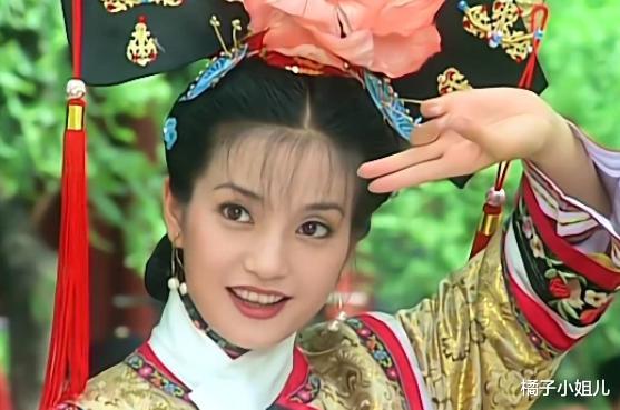 紫薇|还珠：都是格格，为什么小燕子能戴喜庆的红花，而紫薇却戴白花？