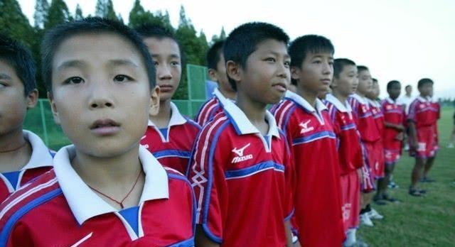青训|深度回应：青训一直喊，30年成4不像运动，中国足球青训难在哪？