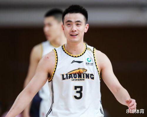 趙繼偉|球品見人品! 趙繼偉飛撲防守吉布森三分, 極限收腳避免墊腳對手