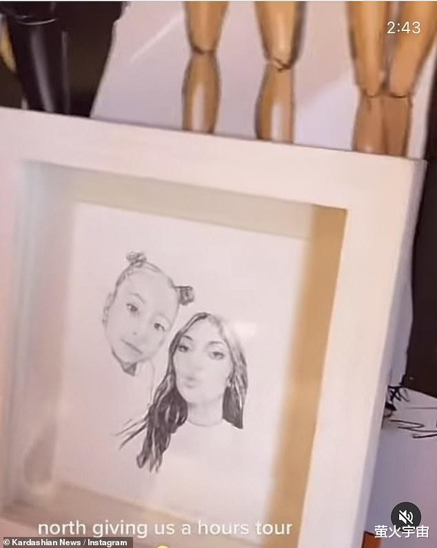 金·卡戴珊|金·卡戴珊8岁女儿北方在TikTok直播，泄露妈妈躺床样子