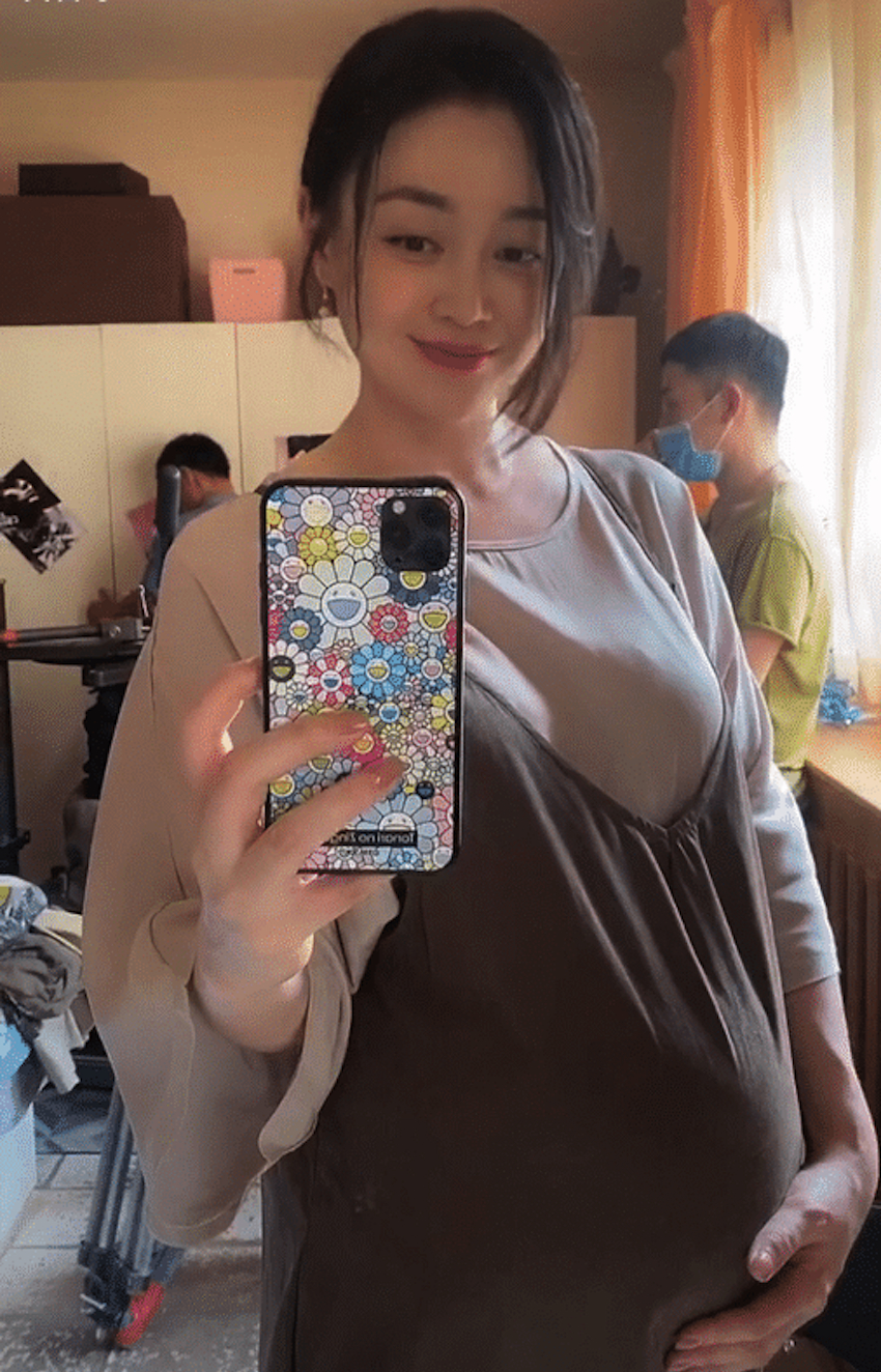 关婷娜|赵本山最美女徒弟关婷娜怀孕？晒孕肚照引发网友热评：和谁生的？